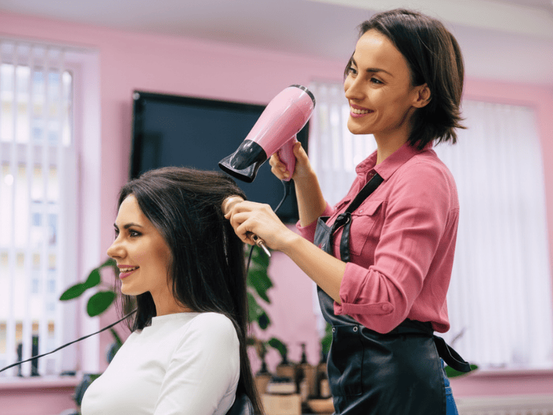 Franquias de salão de beleza no Brasil: tendências e oportunidades de mercado